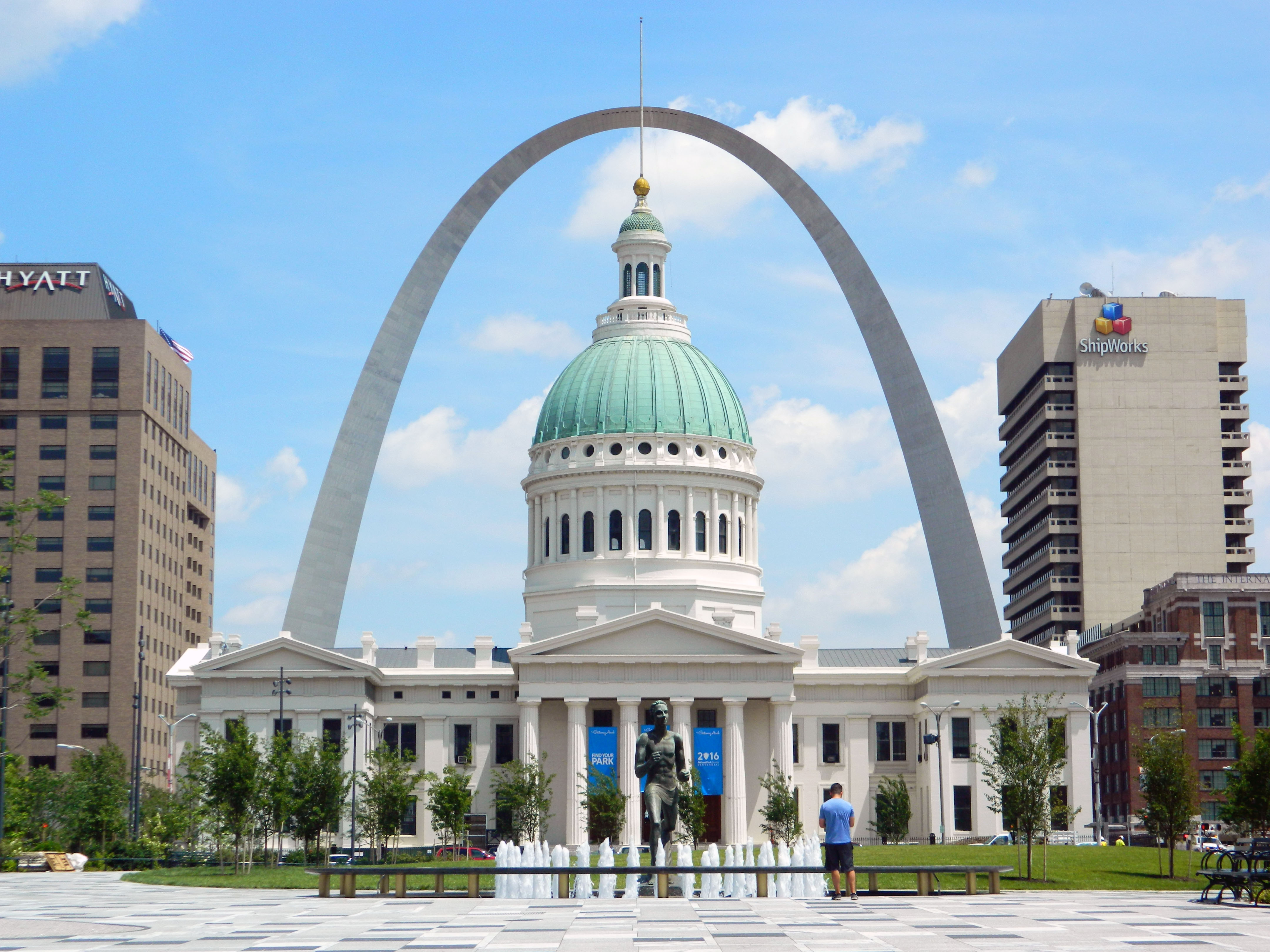 A Day in St. Louis – Traveling the PNW